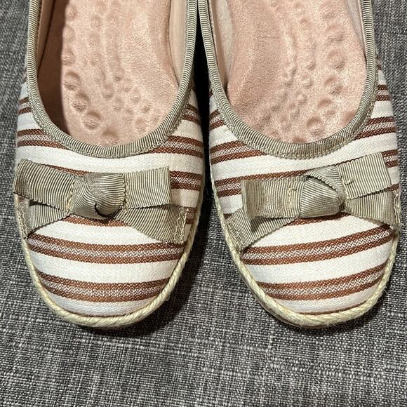 NWOT Beacon Fashion and Fit Espadrilles Jute Wedge Shoes 8.5M tan cream striped - Picture 4 of 11